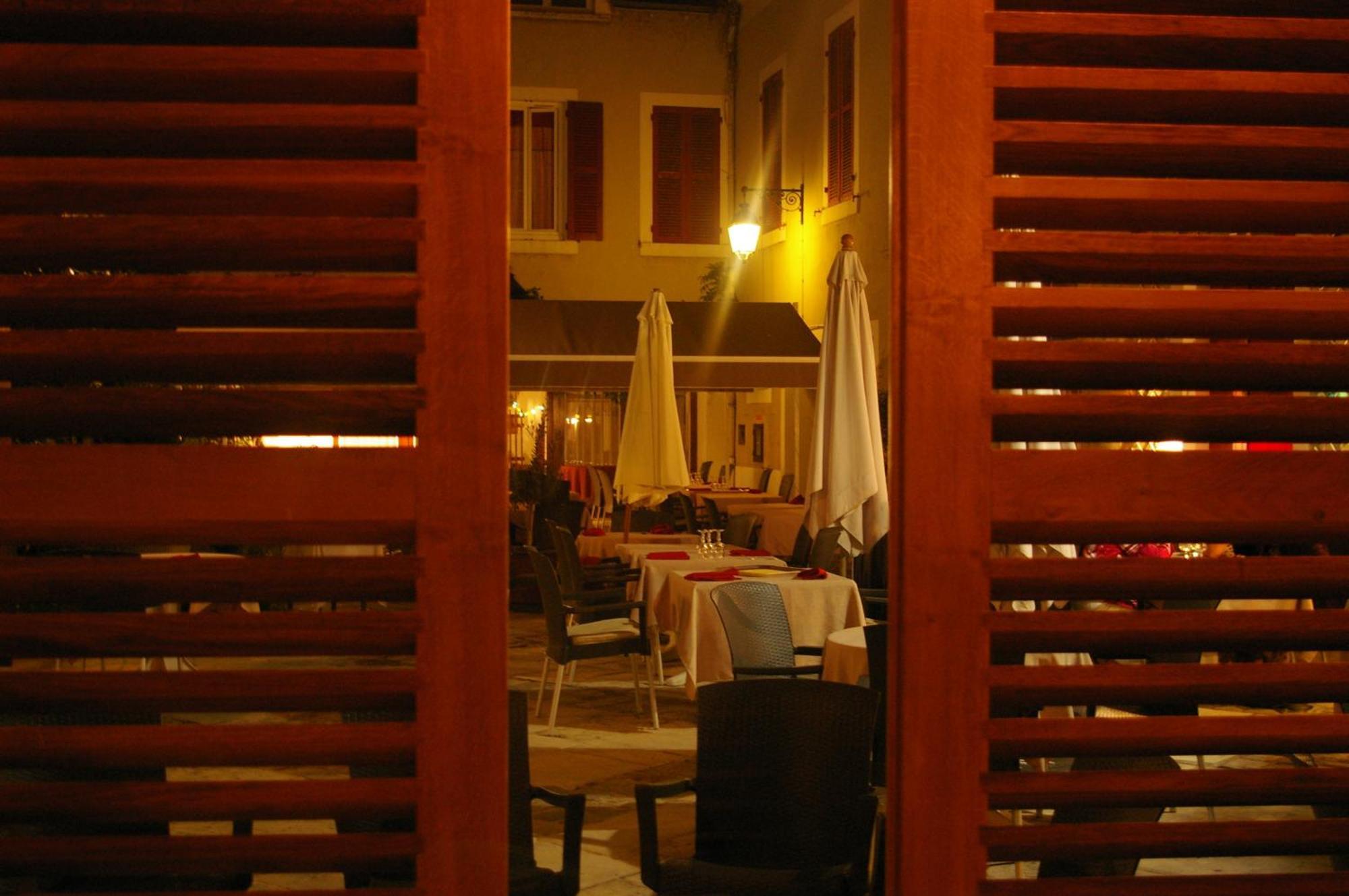 Logis Hotel Le Cheval Noir Argenton Sur Creuse Екстериор снимка