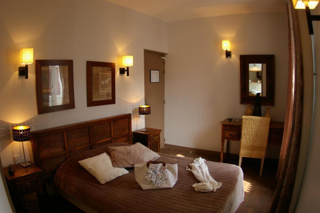Logis Hotel Le Cheval Noir Argenton Sur Creuse Стая снимка