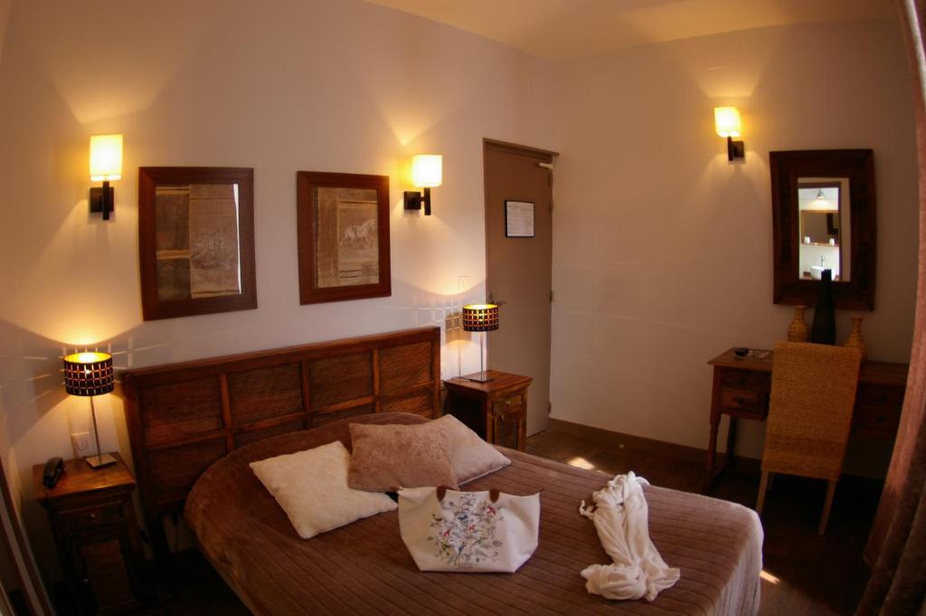 Logis Hotel Le Cheval Noir Argenton Sur Creuse Стая снимка